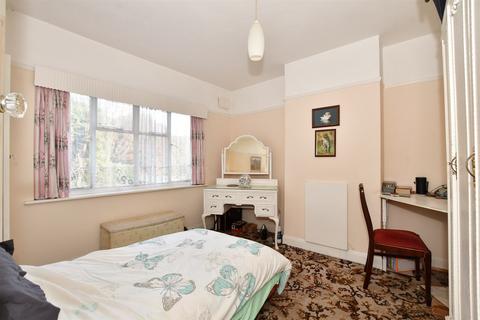 29 Harwater Drive, Loughton, IG10 1LP