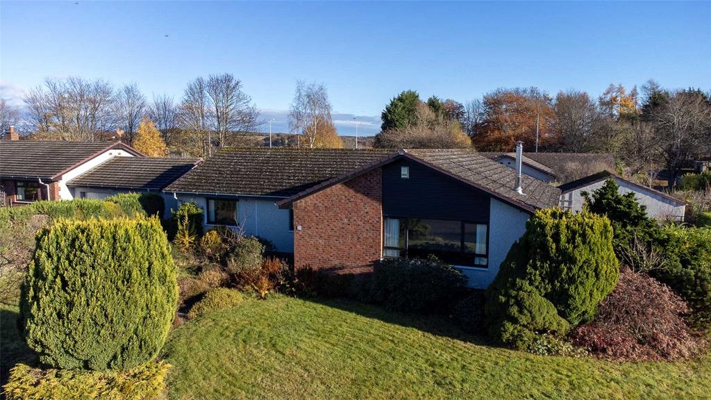 19 Kirkhill Drive, Luncarty, Perth, PH1 4 bed detached bungalow for