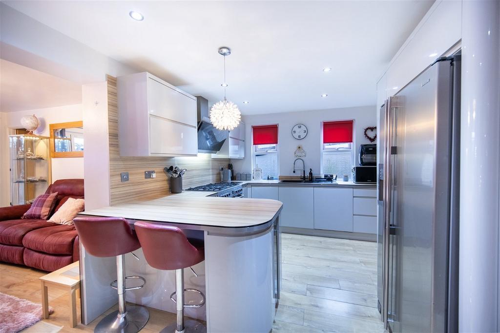 Summerfield Lane, Machen, Caerphilly, CF83 8RP 3 bed semidetached