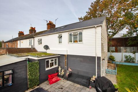Edenbridge - 4 bedroom end of terrace house for sale
