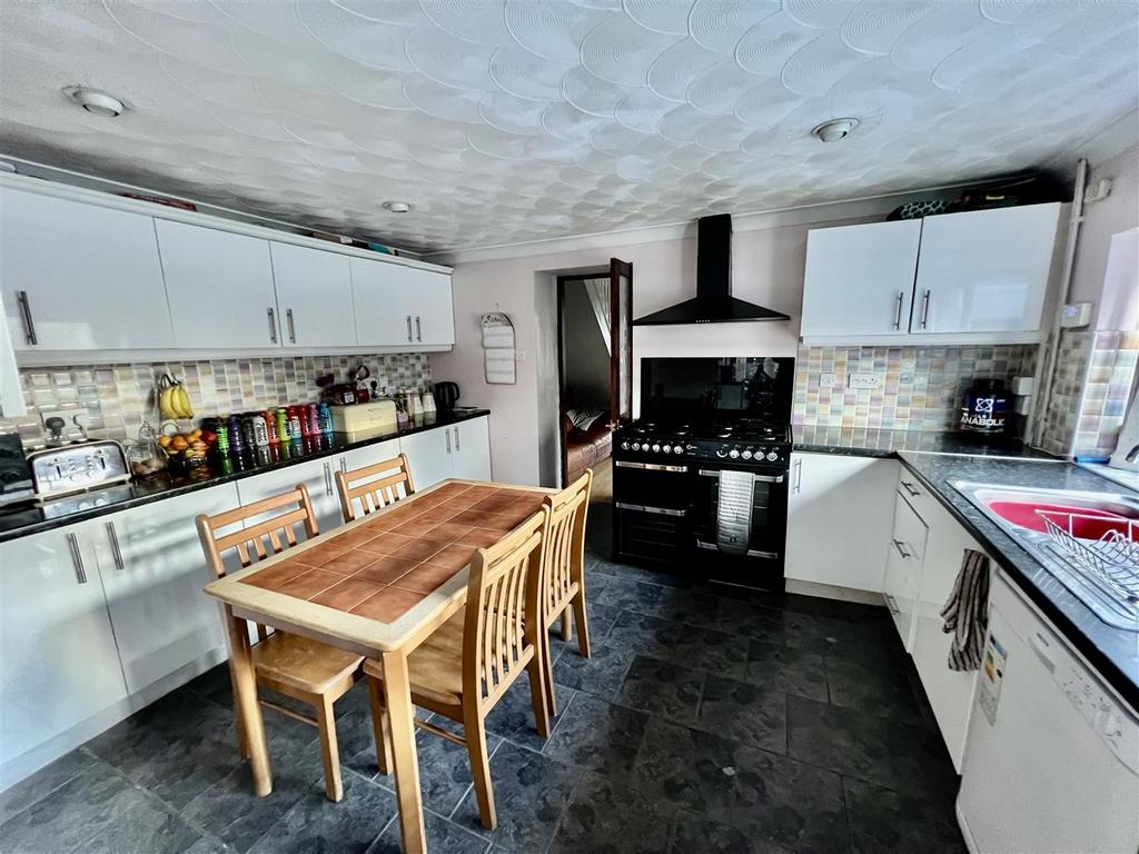 Saron Road, Saron, Ammanford 3 bed semidetached house for sale £225,000