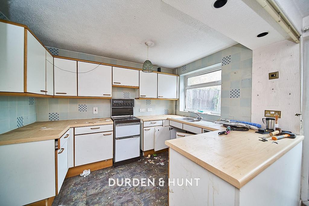 Church Close, Loughton 3 bed terraced house for sale £450,000