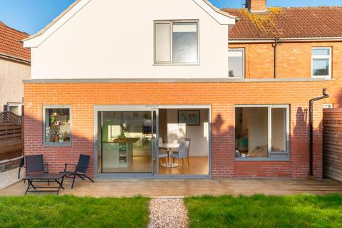 4 bedroom semi-detached house for sale - Lisburn Road, Knowle West