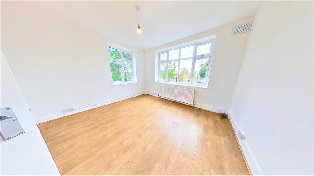 Fairlop Road, Leytonstone E11 2 bed property £1,700 pcm (£392 pw)