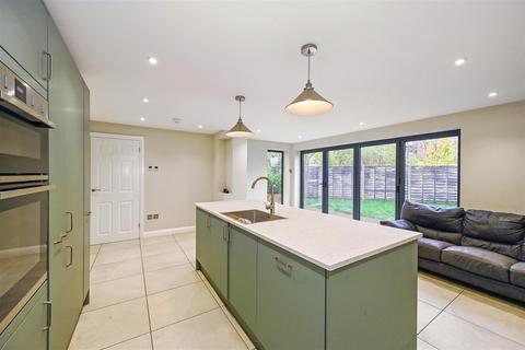 31 Barnett Close, Eastergate, Chichester, PO20 3UW