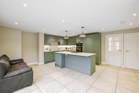 31 Barnett Close, Eastergate, Chichester, PO20 3UW