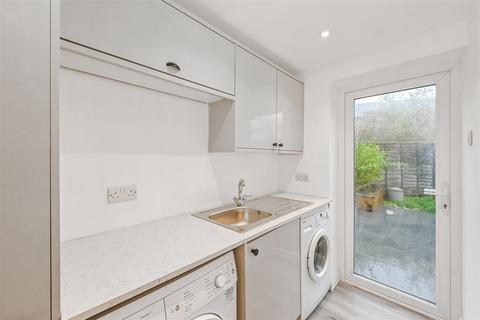 31 Barnett Close, Eastergate, Chichester, PO20 3UW