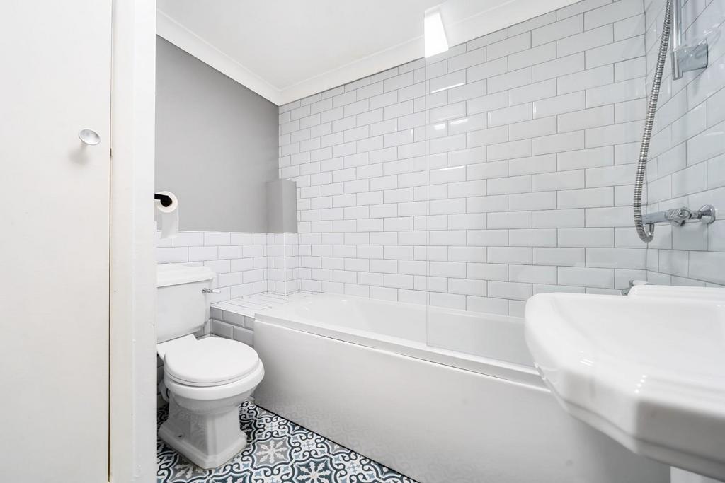 2nd view upstairs BATHROOM with SHOWER over.jpg