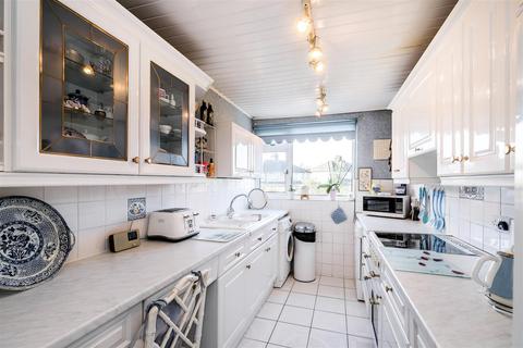 4 Onslow Close, London, E4 6QD