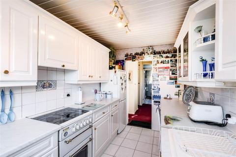 4 Onslow Close, London, E4 6QD
