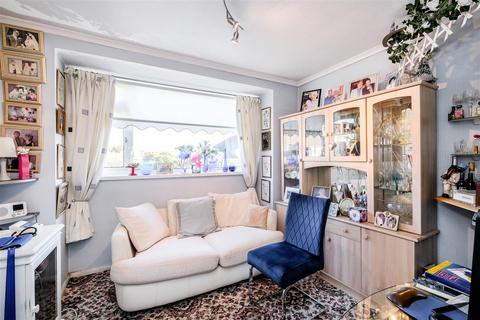 4 Onslow Close, London, E4 6QD