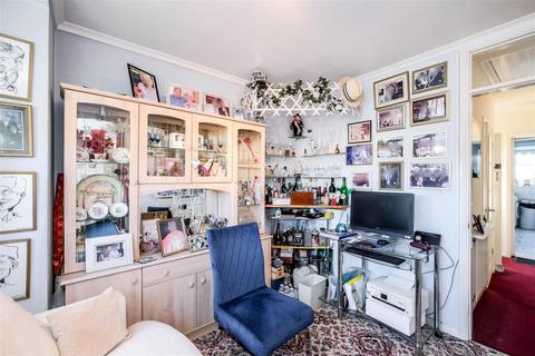 4 Onslow Close, London, E4 6QD