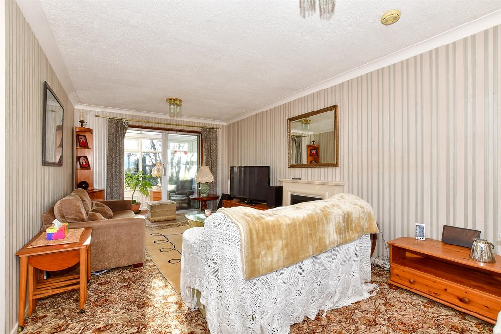 Teynham Close, Cliftonville, Margate, Kent 2 bed detached bungalow for