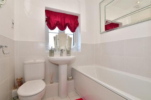 21 Lillymonte Drive, Rochester, ME1 3EX