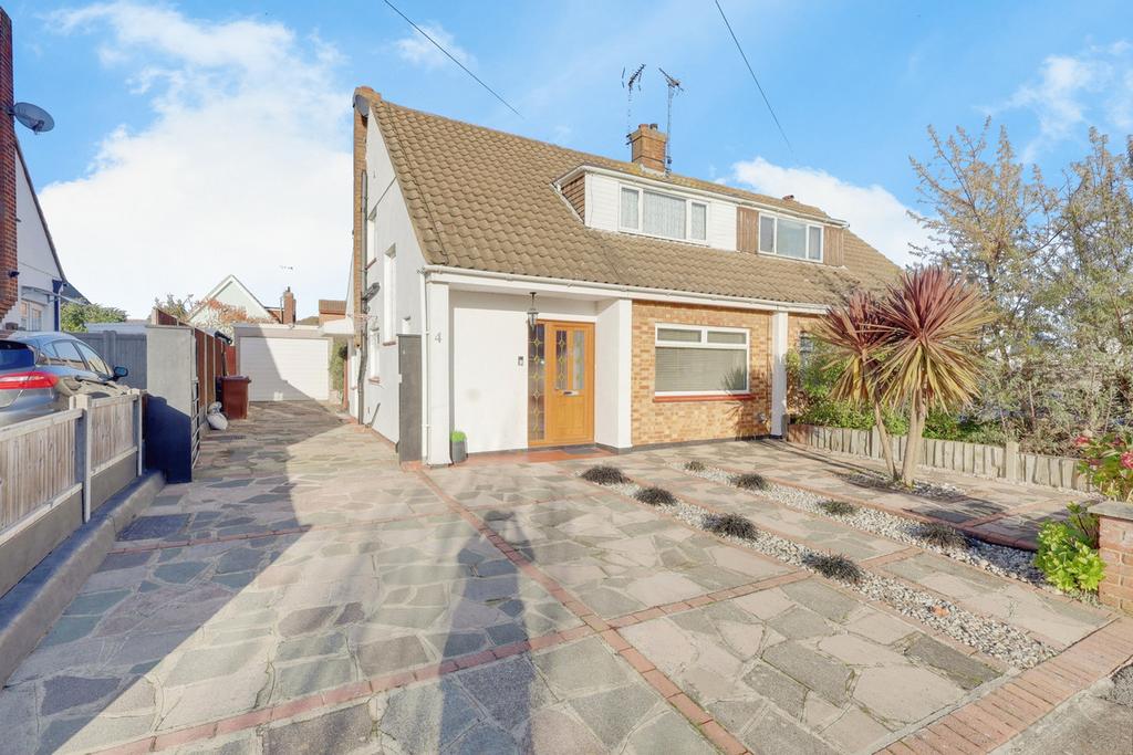 Burlington Gardens, Hadleigh, SS7 3 bed semidetached house for sale