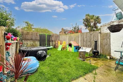 2 bedroom ground floor flat for sale, Douglas Road, Herne Bay, CT6 6AF