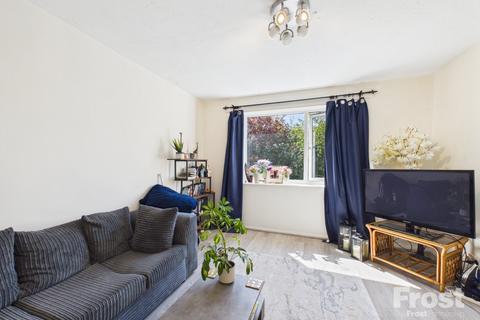 1 bedroom apartment to rent, Littlebrook Avenue, Near Burnham, Slough, Berks, SL2