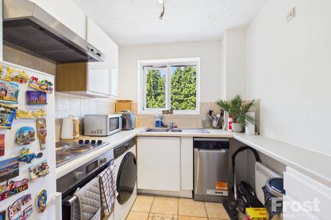 1 bedroom apartment to rent, Littlebrook Avenue, Near Burnham, Slough, Berks, SL2