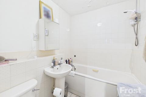 1 bedroom apartment to rent, Littlebrook Avenue, Near Burnham, Slough, Berks, SL2