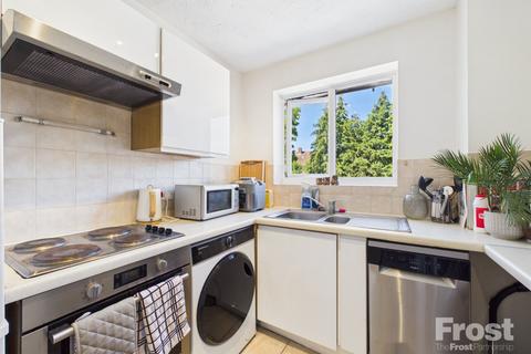 1 bedroom apartment to rent, Littlebrook Avenue, Near Burnham, Slough, Berks, SL2