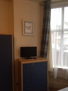Studio to rent - James Avenue