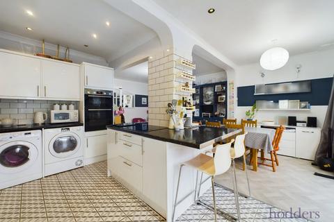 5 bedroom semi-detached house for sale - Laleham Road, Staines-Upon-Thames, Surrey, TW18