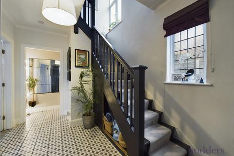 113 Laleham Road, Staines-upon-thames, TW18 2EB