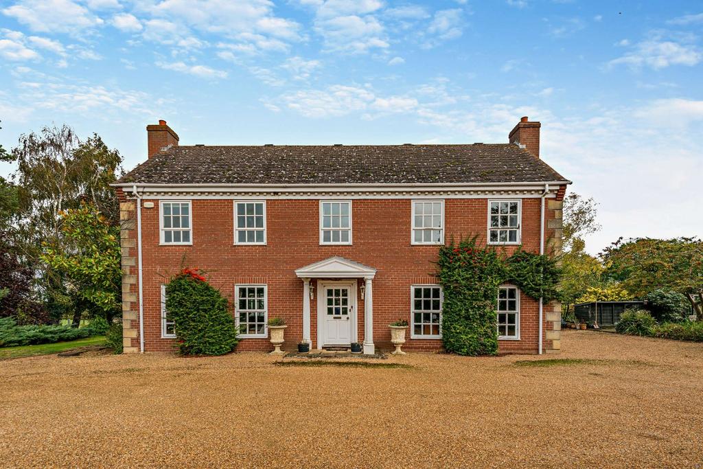 Vicarage Road, Waresley, Sandy, Bedfordshire 5 bed detached house for