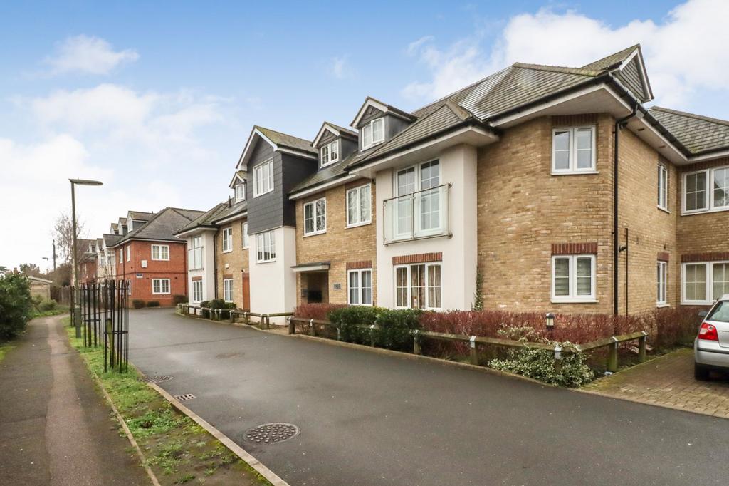 Stoneylands Road, Egham TW20 2 bed flat for sale £310,000