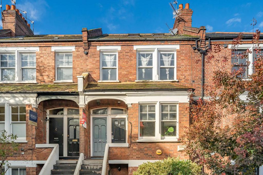 Winders Road, Battersea 3 bed flat for sale £725,000