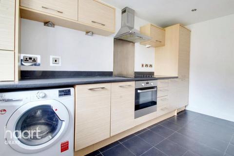 4 bedroom terraced house to rent, Draper Close, Grays