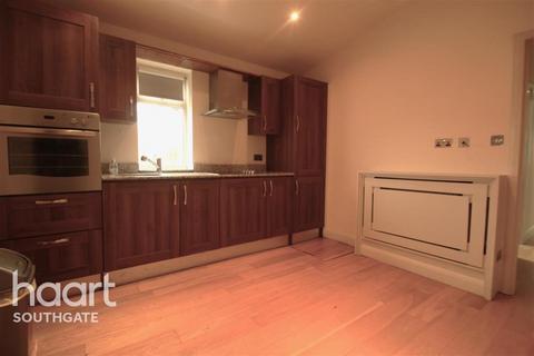 2 bedroom flat to rent, Monkfrith Way, N14