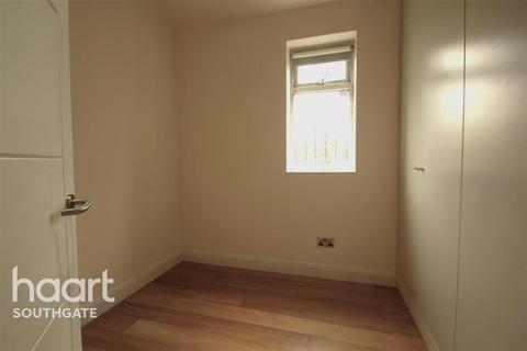 2 bedroom flat to rent, Monkfrith Way, N14
