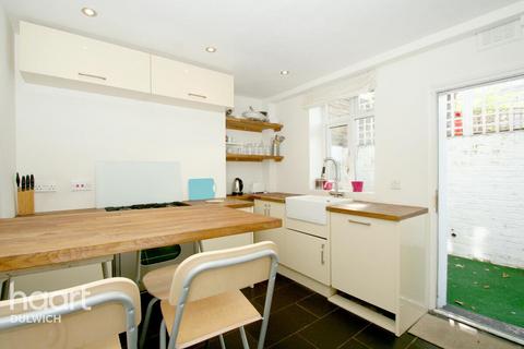 2 bedroom flat to rent, Graces Road, London