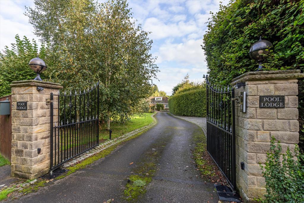 Old Pool Bank, Pool in Wharfedale, Otley, West Yorkshire, LS21 3 bed bungalow for sale £975,000