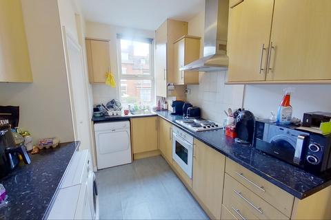 3 bedroom house to rent, Royal Park Avenue, , Hyde Park, Leeds