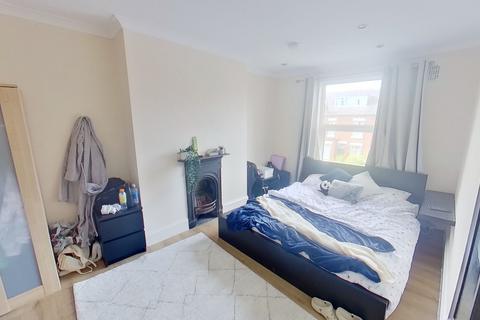 3 bedroom house to rent, Royal Park Avenue, , Hyde Park, Leeds