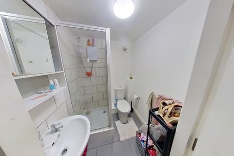 3 bedroom terraced house to rent, Royal Park Avenue, Hyde Park, Leeds, West Yorkshire