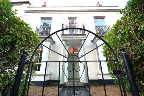 3 Barton Terrace, Dawlish, EX7 9QH