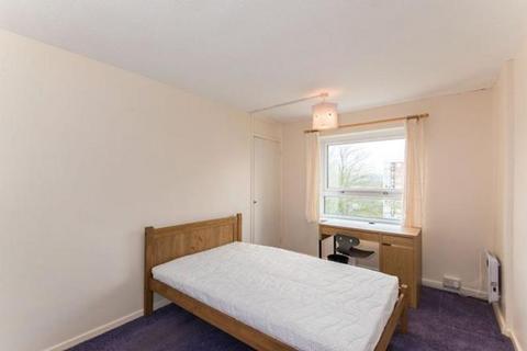 3 bedroom flat to rent - Winnall Manor Road, Earle House Winnall Manor Road, SO23