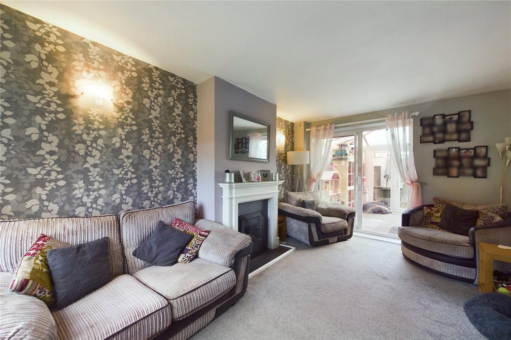 Chestnut Crescent, Shinfield, Reading, Berkshire, RG2 3 bed semi
