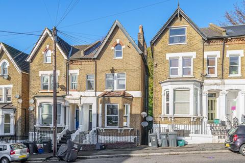 Flat D, 6 Rockmount Road, London, SE19 3ST