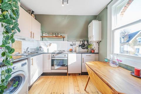 Flat D, 6 Rockmount Road, London, SE19 3ST