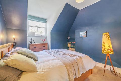 Flat D, 6 Rockmount Road, London, SE19 3ST