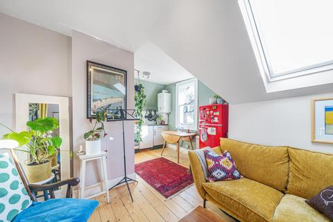 Flat D, 6 Rockmount Road, London, SE19 3ST