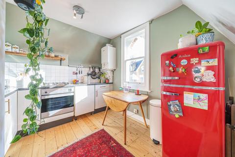 Flat D, 6 Rockmount Road, London, SE19 3ST