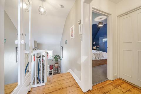Flat D, 6 Rockmount Road, London, SE19 3ST
