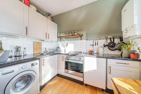 Flat D, 6 Rockmount Road, London, SE19 3ST
