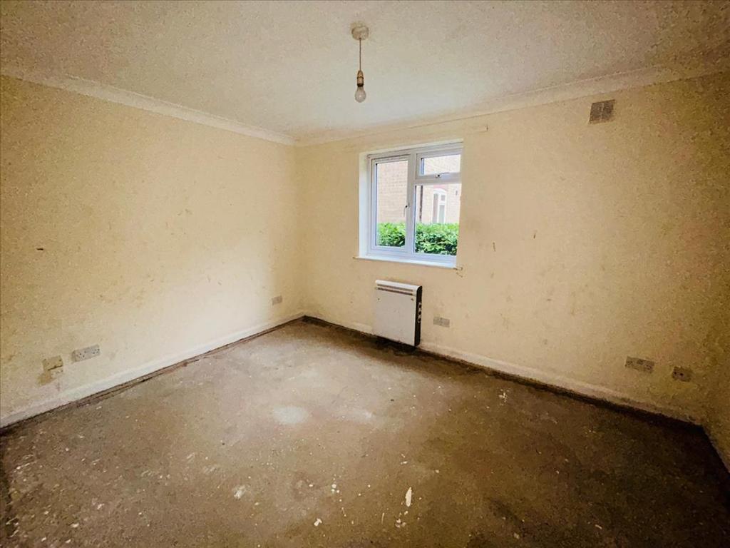 Gainsborough Road, Hayes, UB4 1 bed flat £199,500