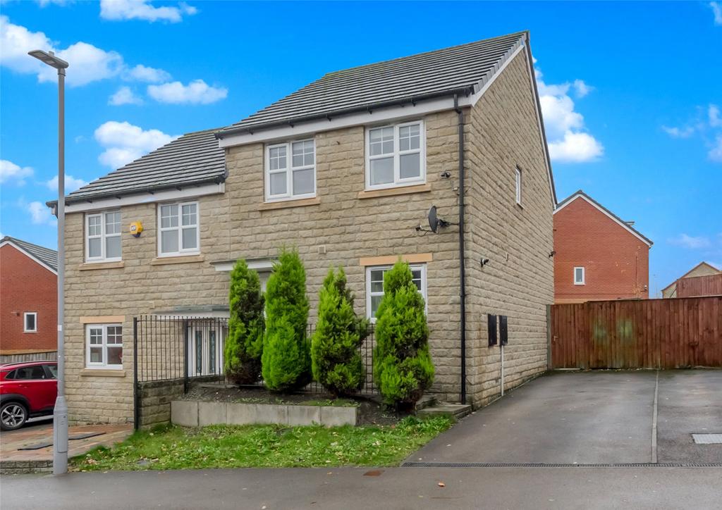 Fallowfield Gardens, Bierley, Bradford, BD4 3 bed semidetached house for sale £150,000